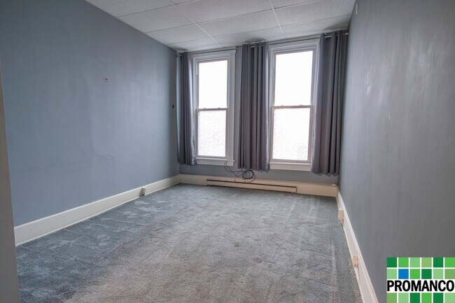 Building Photo - Putnam Realty - 114 1/2 Putnam Street