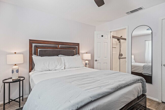 Foto del edificio - 5909 Cherry Loop