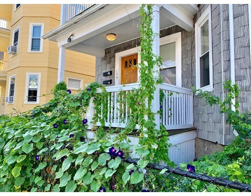Primary Photo - 146 Dudley St
