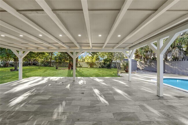 Foto del edificio - 1443 S Cypress Rd