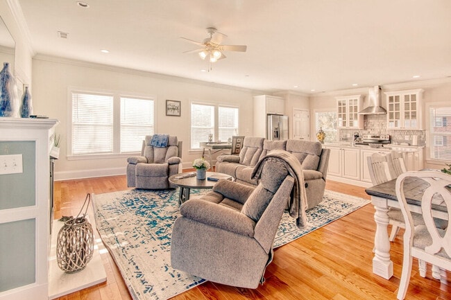 Building Photo - 415 Sassanqua Dr