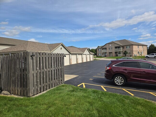 Foto del edificio - Lake Ridge Condominium