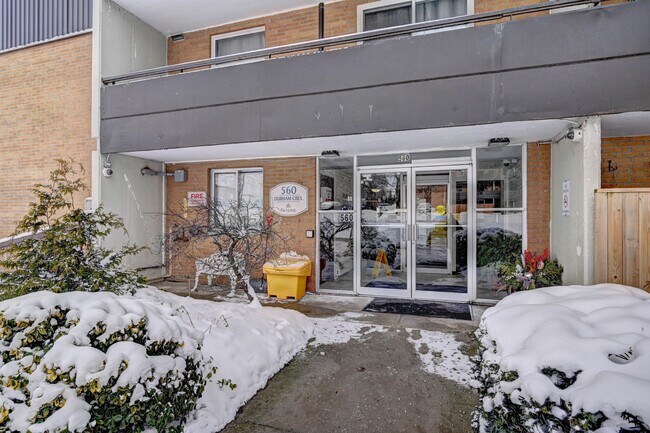 Building Photo - Lakeview Towers Apartments