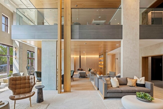 Building Photo - Everly