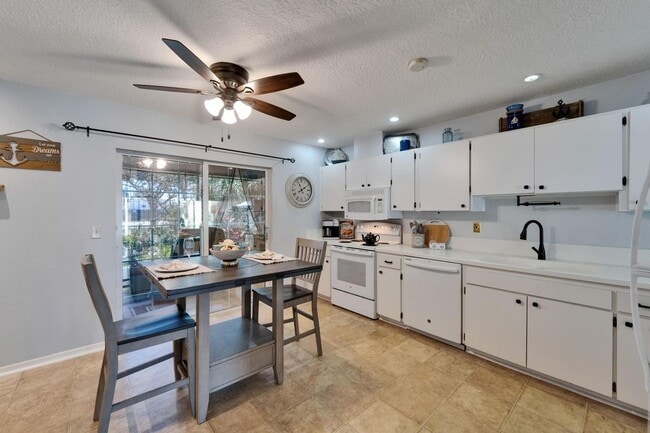 Building Photo - 1349 New Bedford Dr