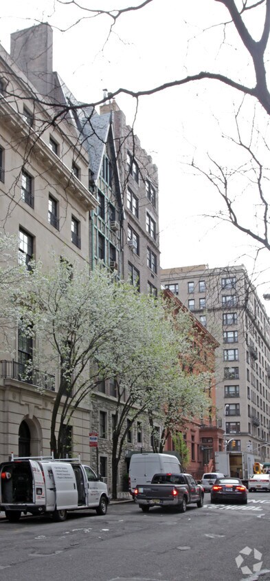 Building Photo - 17-19 E 84th St