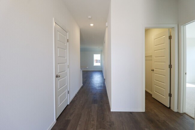Foto del edificio - New Build 3 Bedroom 2 Bath available 6/1 in Robninson Ranch!