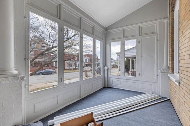 Building Photo - 5 Bedroom, 2 full bath Norristown Rental!