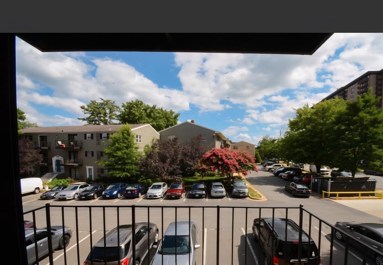 Building Photo - 5925 Quantrell Ave