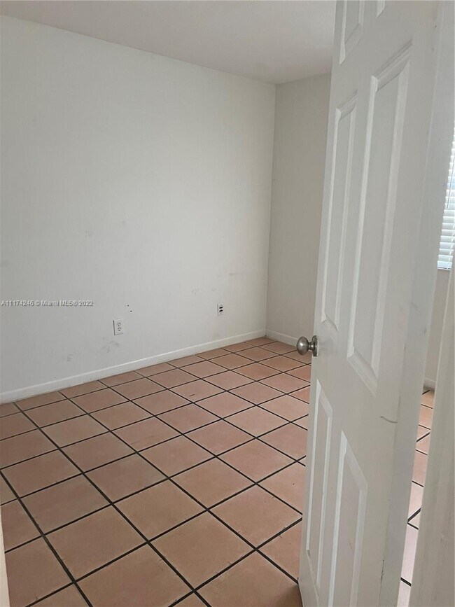 Foto del edificio - 1135 N Franklin Ave