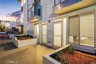 Building Photo - 1245 N New Hampshire Ave