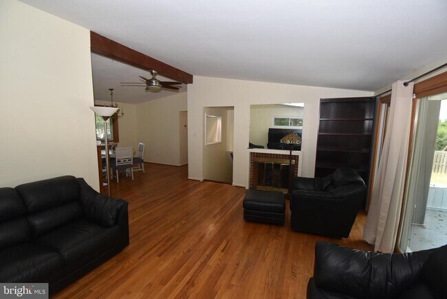 Building Photo - 6518 Byrnes Dr