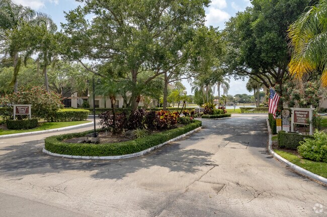 Building Photo - Applewood Village II