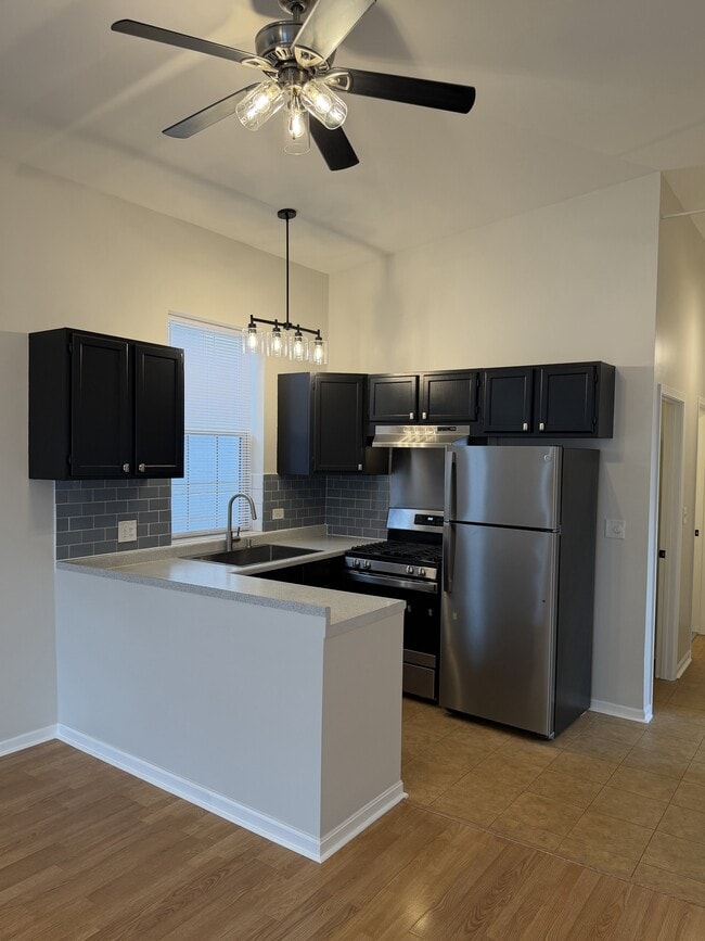 Building Photo - 2328 W Belmont Ave