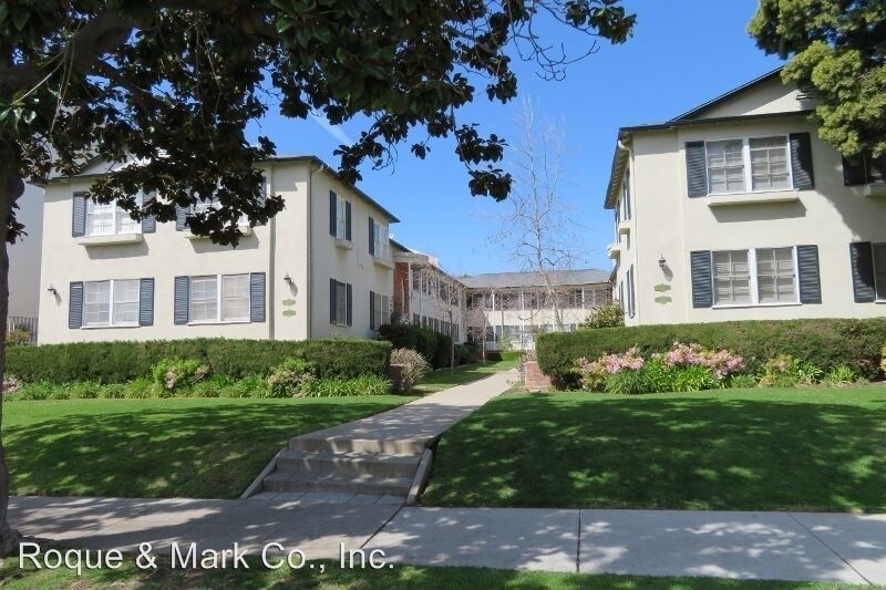 2 br, 1 bath House 517 San Vicente Blvd. A House Rental in Santa