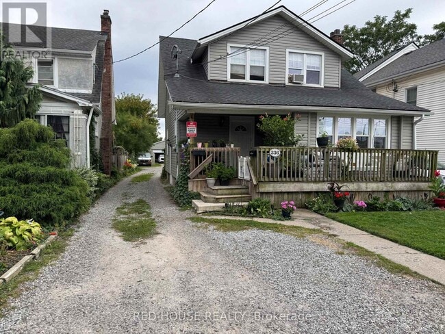 Building Photo - 336 Queenston St