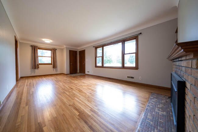 Building Photo - 8351 Colfax Ave S