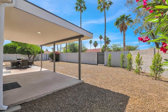 Building Photo - Fully renovated 4/2/2 Tempe Home