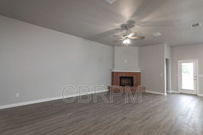 Foto del edificio - 2001 Kenwood Ave