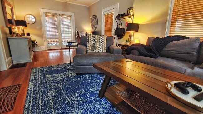 Foto del edificio - GREAT DOWNTOWN BUNGALOW
