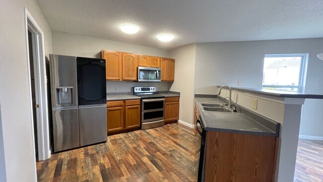 Foto del edificio - LARGE HOUSE....4 Bedroom 2.5 Bath