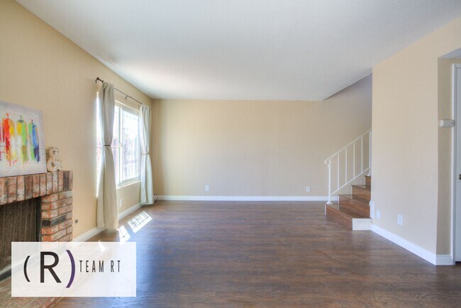 Foto del edificio - Charming Townhouse in a Gated Community