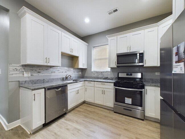 Building Photo - 7324 South Union Avenue Unit 2