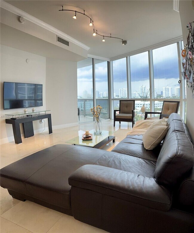 Foto del edificio - 18101 Collins Ave