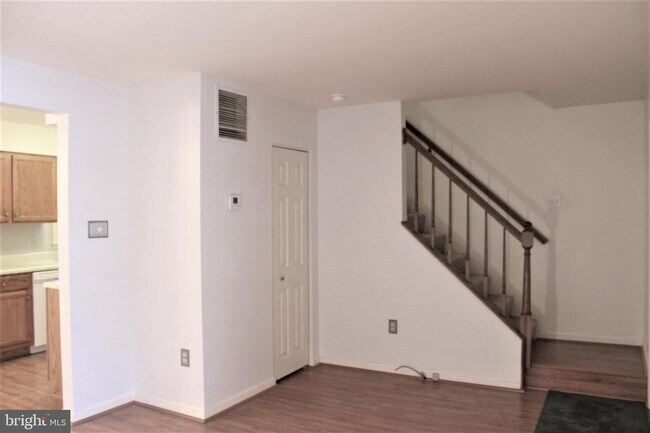 Building Photo - 6630 High Beach Ct E