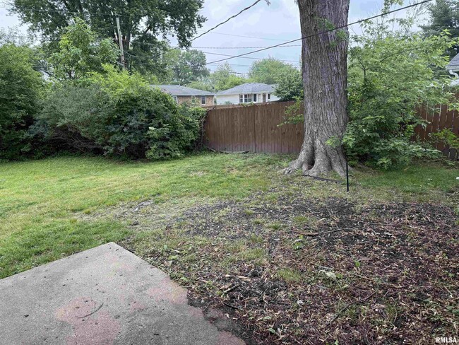 Building Photo - 2624 N Renwood Ave
