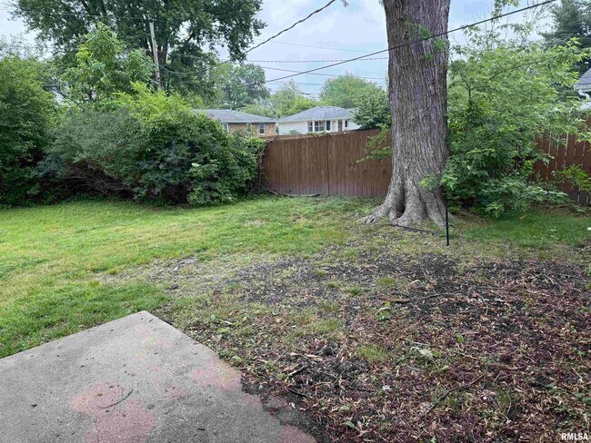 Foto del edificio - 2624 N Renwood Ave