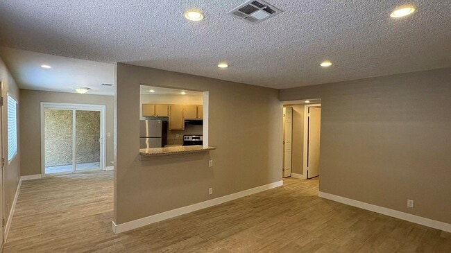 Foto del edificio - 5111 W Pioneer Ave