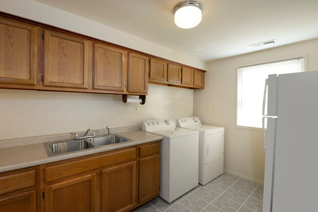 Foto del edificio - Yorktowne Townhomes