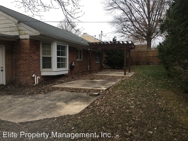Building Photo - 3 br, 2.5 bath House - 362 Greendale Rd.