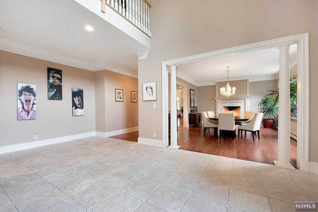Building Photo - 233 W Saddle River Rd