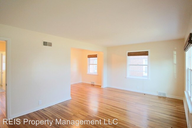 Building Photo - 6729 W Bluemound Rd