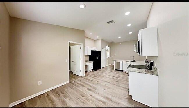 Building Photo - 616 Straw Lake Dr