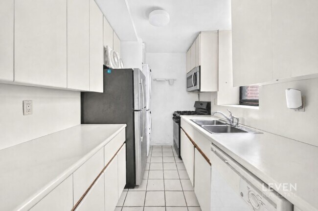 Foto del edificio - 317 W 95th St