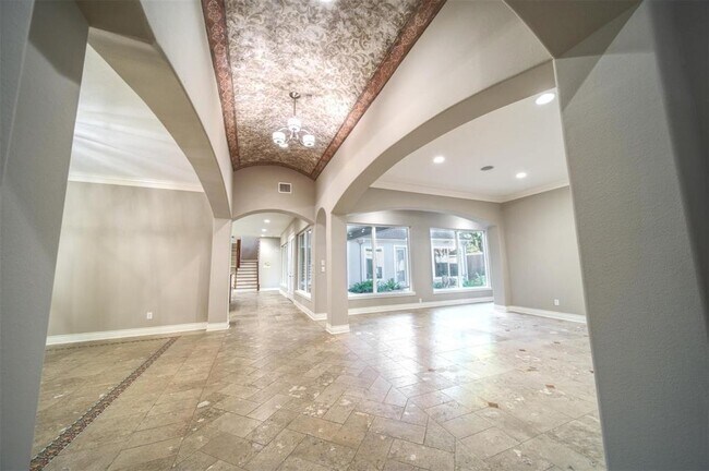 Building Photo - 910 Peachwood Bend