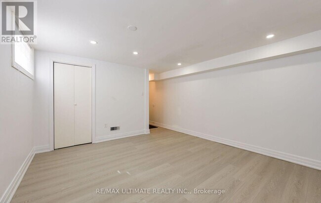 Building Photo - 1255 Forestwood Dr