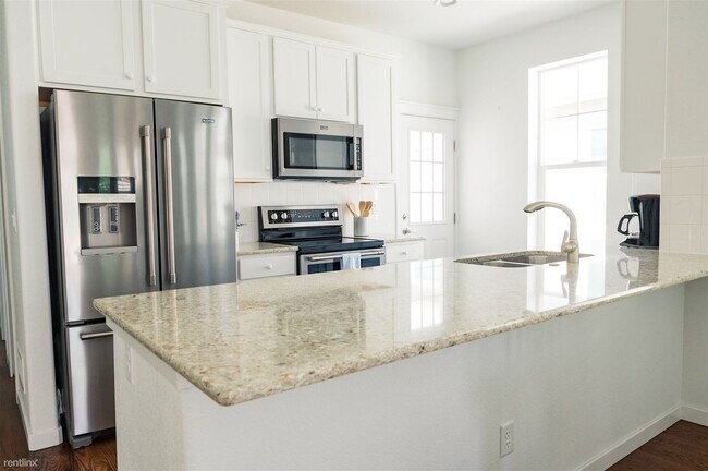 Building Photo - 5 br, 3 bath House - 1285 Lady Campbell Drive