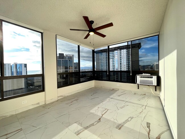 Building Photo - Kakaako: 2 Bed, 2 Bath, 2 Parking with Sto...