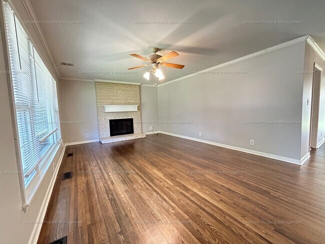 Foto del edificio - FOR LEASE | Mid-town Tulsa | 3 Bed, 2 Bath...