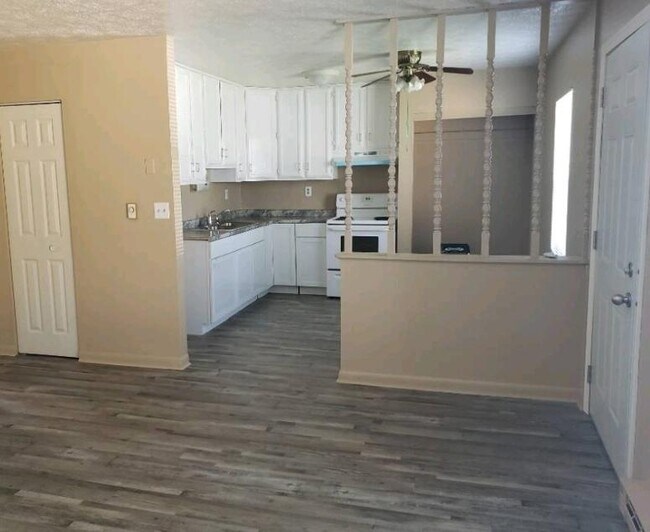 Building Photo - 515 Dogwood Ln