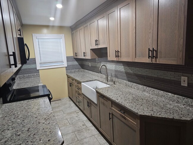 Building Photo - 209 High St