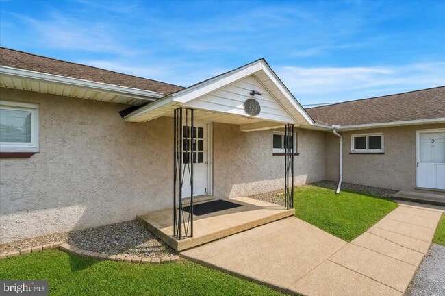 Building Photo - 420 London Dr