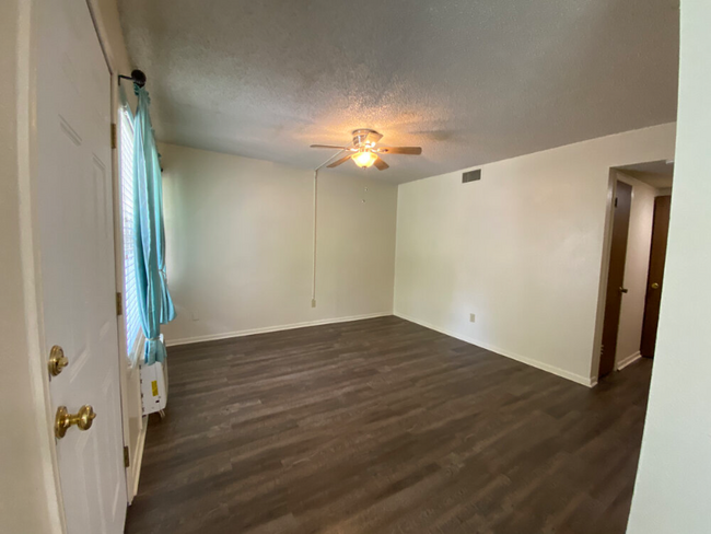 Building Photo - 112 Lady Bird Ln