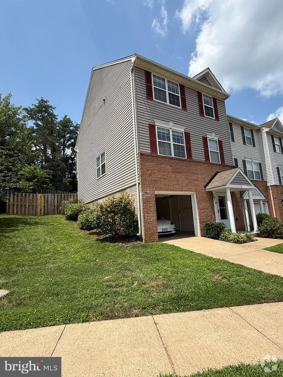 Building Photo - 61 Sire Way