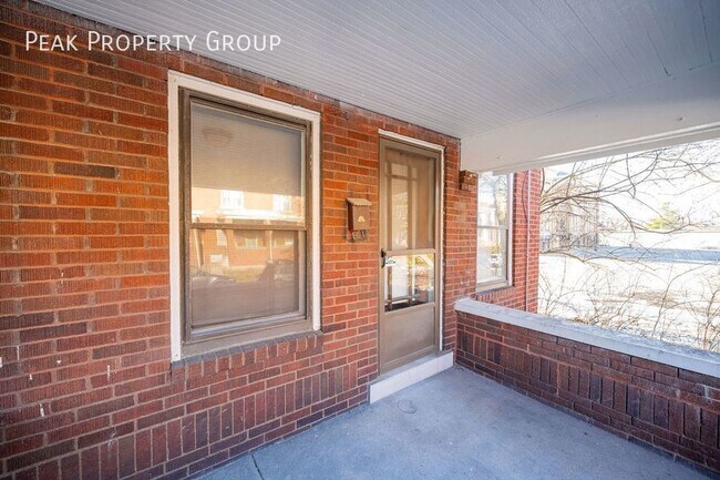 Foto del edificio - Newly Renovated Townhome! Located in the S...