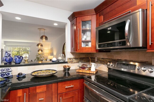 Building Photo - 3 br, 2 bath Condo - 191 Lakeview Dr Apt 201